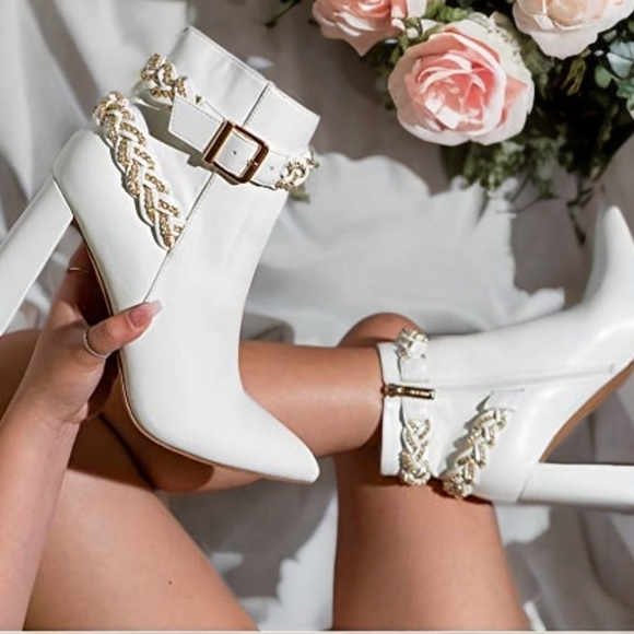 Elegant White and Gold Women's Ankle Boots - Picture 5 of 6